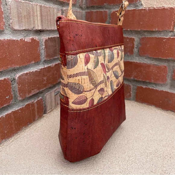 🆕Sew Corky Artisian Zip Crossbody Cork Handbag in Brick Leaf Pattern - Picture 5 of 9
